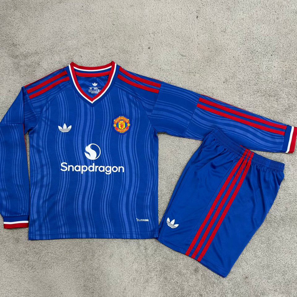 26/27 Man. Utd. Kids Long Sleeve Away Kit Stadium Version