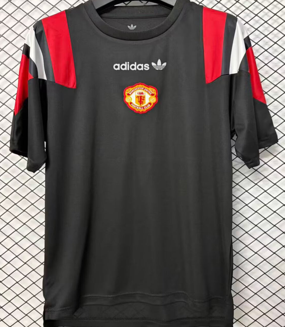 26/27 Man. Utd. Retro Style Black Kit Stadium Version
