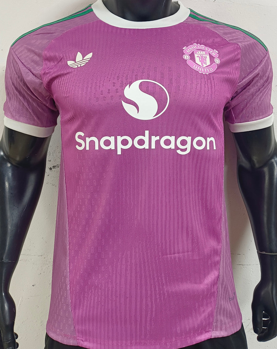 26/27 Man. Utd. Pink GK Kit Player Version