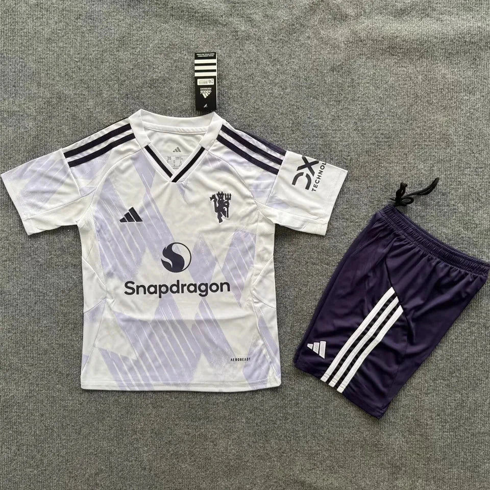 25/26 Man. Utd. Kids Away Kit Stadium Version